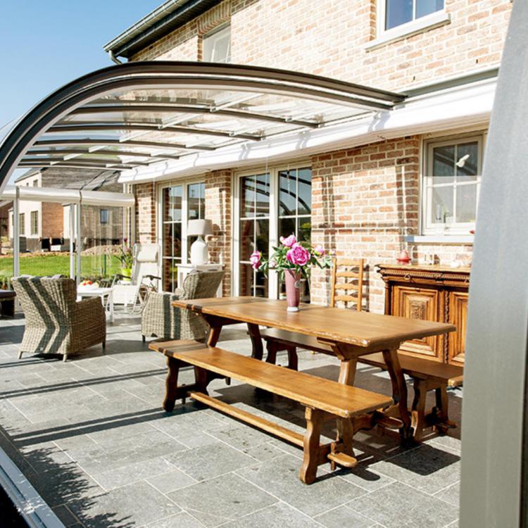 SAPHIR : abri de terrasse Saphir arrondi coulissant avec dallage intérieur carrelé
										position ouverte