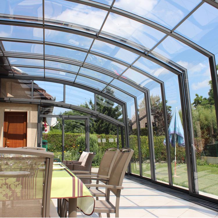 TOPAZ : abri de terrasse de profil angulaire de type véranda avec la fonction coulissante
										