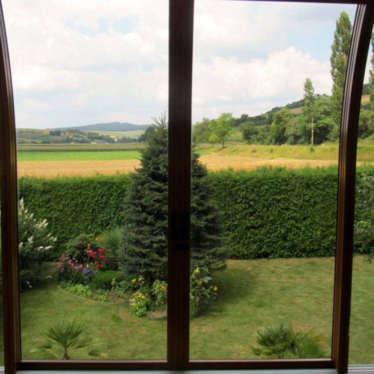 Abri de type bow window ou fenêtre coulissante pour fermer un balcon terrasse
										