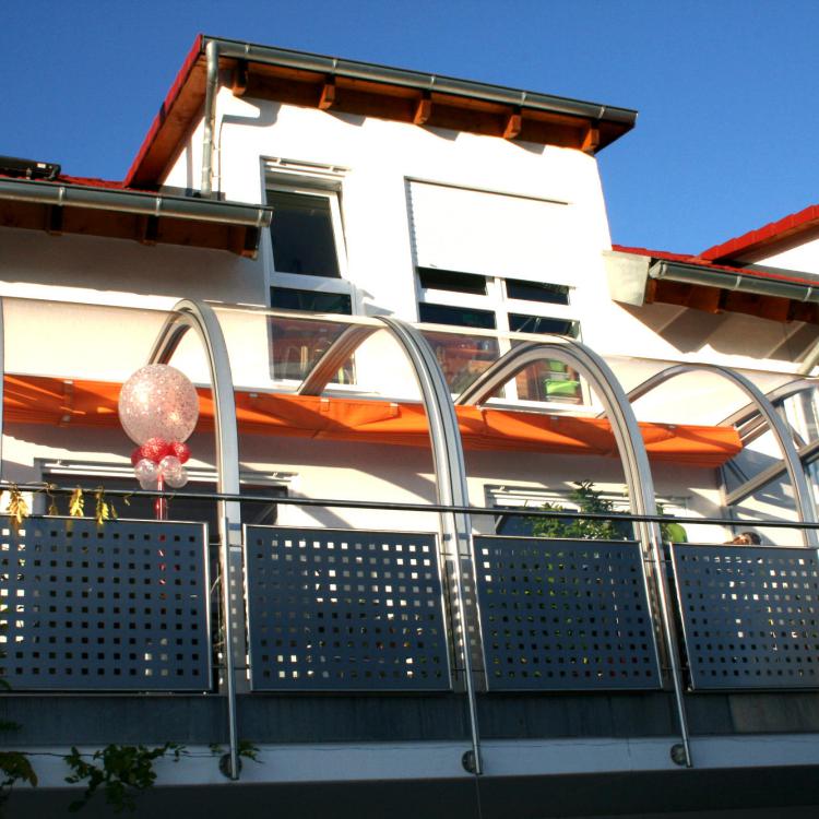 Abri de terrasse coulissant au premier étage sur balcon
										